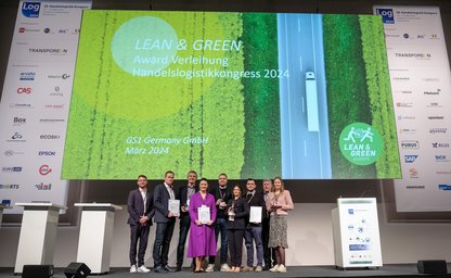 Gruppenbild Preisträger:innen mit Experten von GS1 Germany
